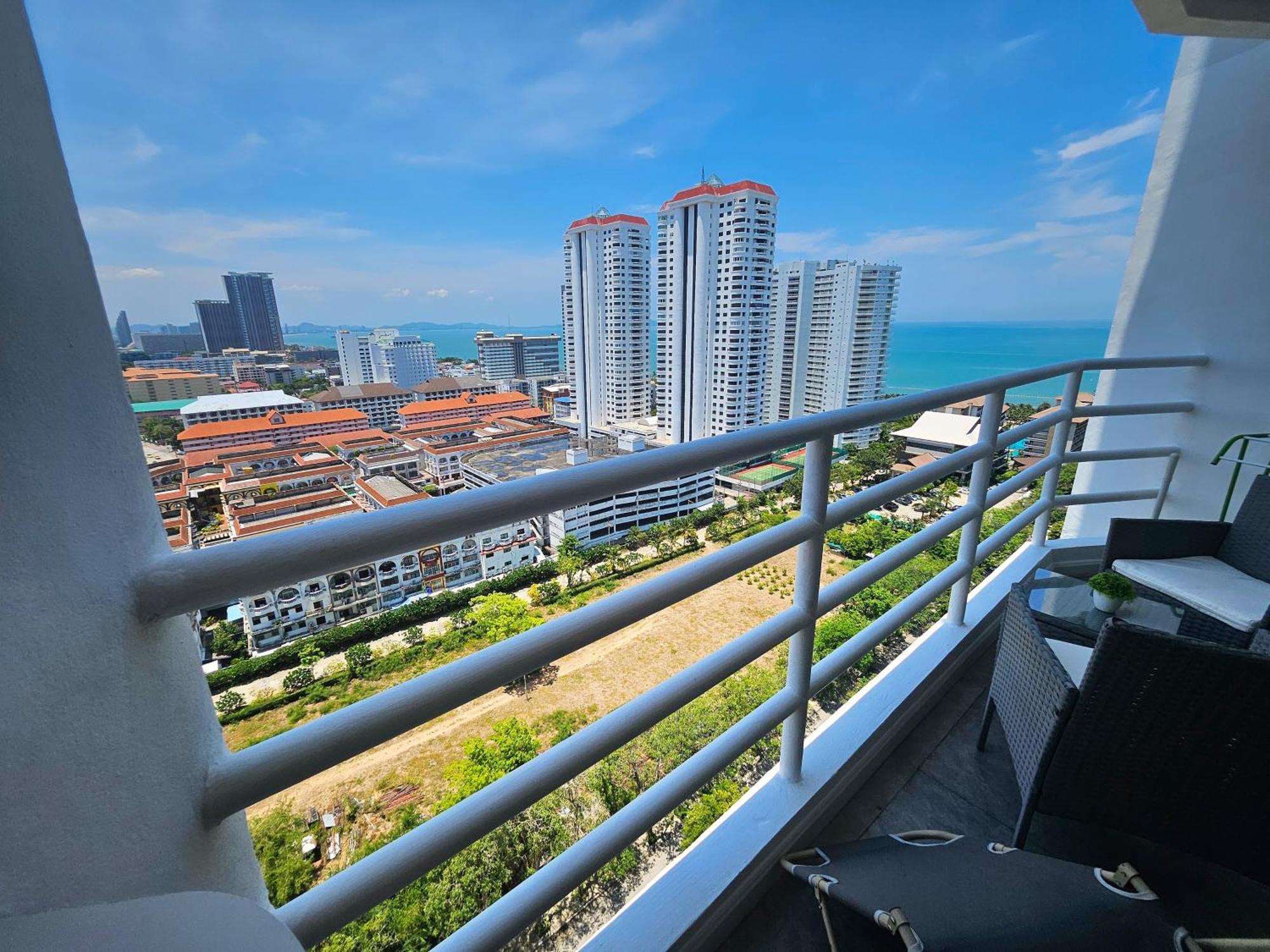 View Talay 5 Jomtien Beachfront Pattaya Dış mekan fotoğraf
